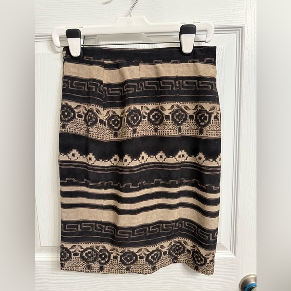 Jones New York 100% Silk Wrap Skirt 6 Brown Black Tribal Print Straight Knee - Picture 5 of 6